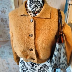 🌻3/$16 #Forever 21 #cropped tan cardigan size #small #fuzzy